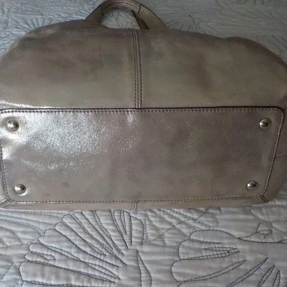 FINAL Coach Metallic Leather Shoulder Bag & Dust Cover Bag - Picture 9 of 16